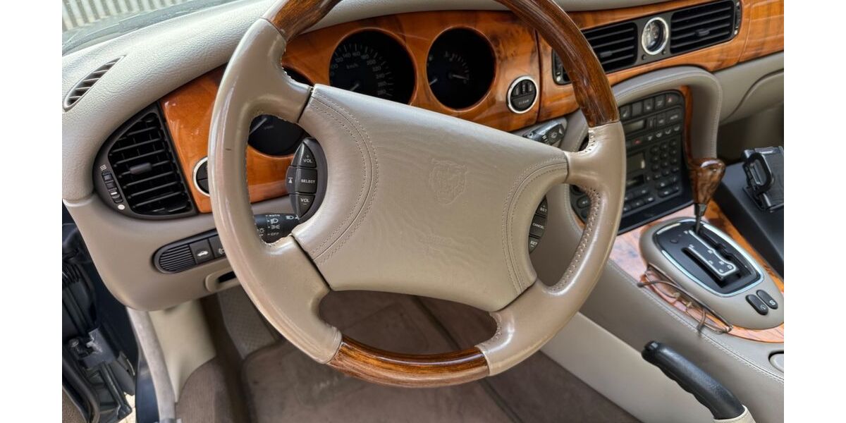 Jaguar XJ8 197.000 km 8.100 &euro; Bargfeld-Stegen 23863