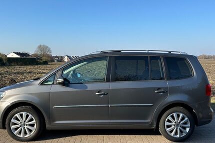 VW Touran 157.216 km 6.990 &euro; Hamburg 22045