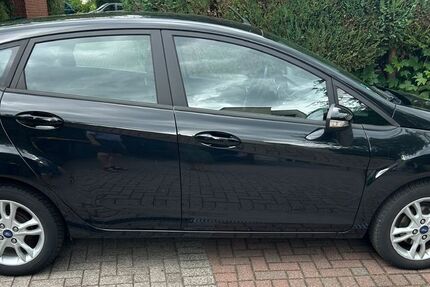 Ford Fiesta 45.700 km 5.900 &euro; Hamburg 22765