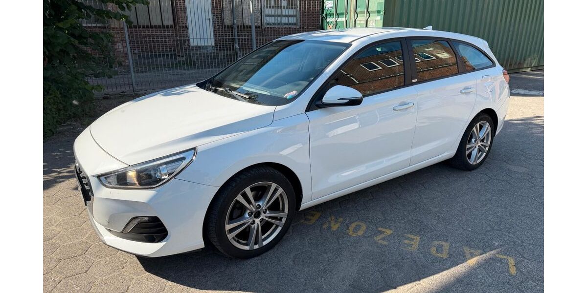Hyundai i30 83.241 km 12.900 &euro; Hamburg 21079