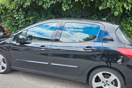 Peugeot 308 146.000 km 5.100 &euro; Hamburg 22159