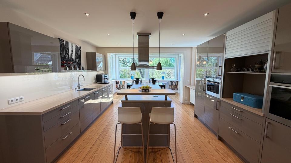 Villa Norderstedt Garstedt - 9 Zimmer, 270 m&sup2;, 1.450.000&euro; | Angebot:26808293