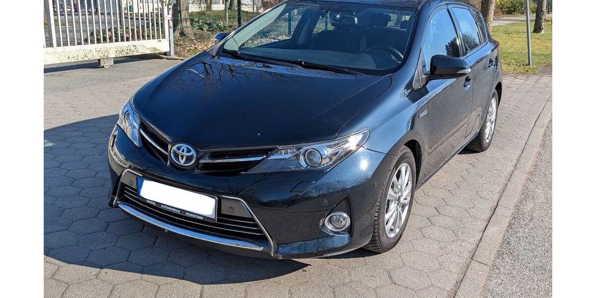 Toyota Auris 93.000 km 10.900 &euro; Hamburg 22159