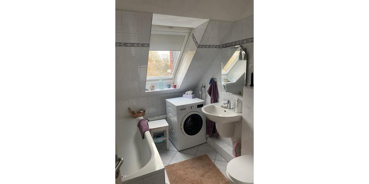 Dachgeschoßwohnung Hamburg Wandsbek - 3 Zimmer, 65 m&sup2;, 1.500&euro; | Angebot:25880747