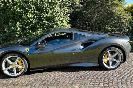 Ferrari F8 6.028 km 304.500 &euro; Hamburg 22085
