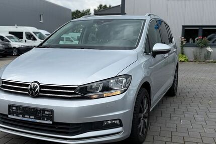VW Touran 89.044 km 23.800 &euro; Appen-Etz 25482