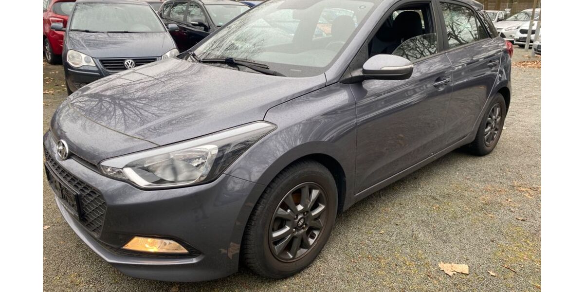 Hyundai i20 61.937 km 9.450 &euro; Hamburg 22419