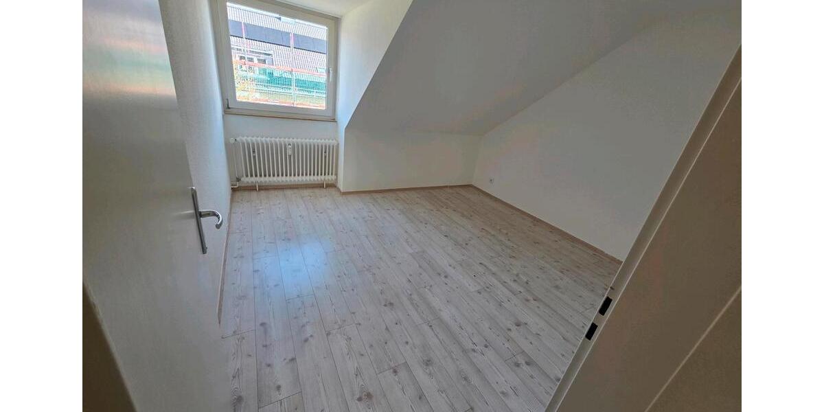 Dachgeschoßwohnung Uetersen - 3 Zimmer, 63 m&sup2;, 890&euro; | Angebot:25922610