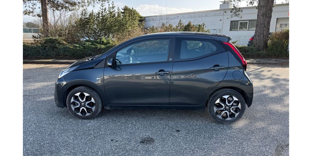 Toyota Aygo (X) 6.453 km 12.590 &euro; Barsbüttel 22885