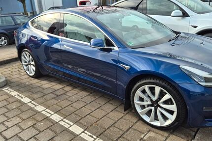 Tesla Model 3 67.959 km 24.000 &euro; Hamburg 22111