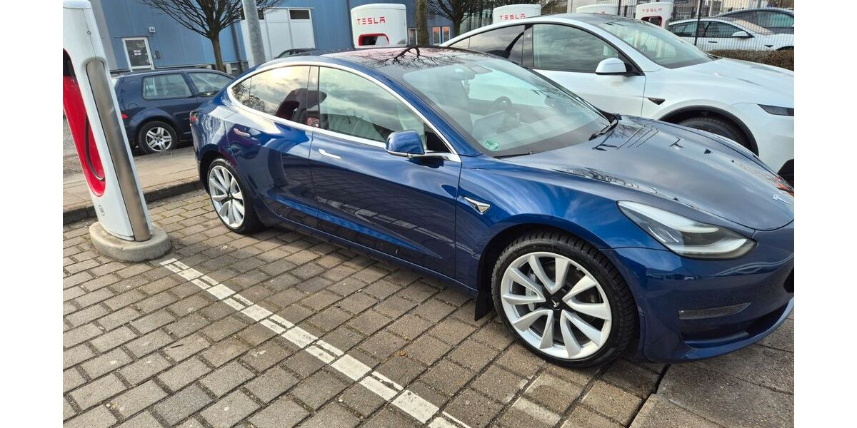 Tesla Model 3 67.959 km 24.000 &euro; Hamburg 22111