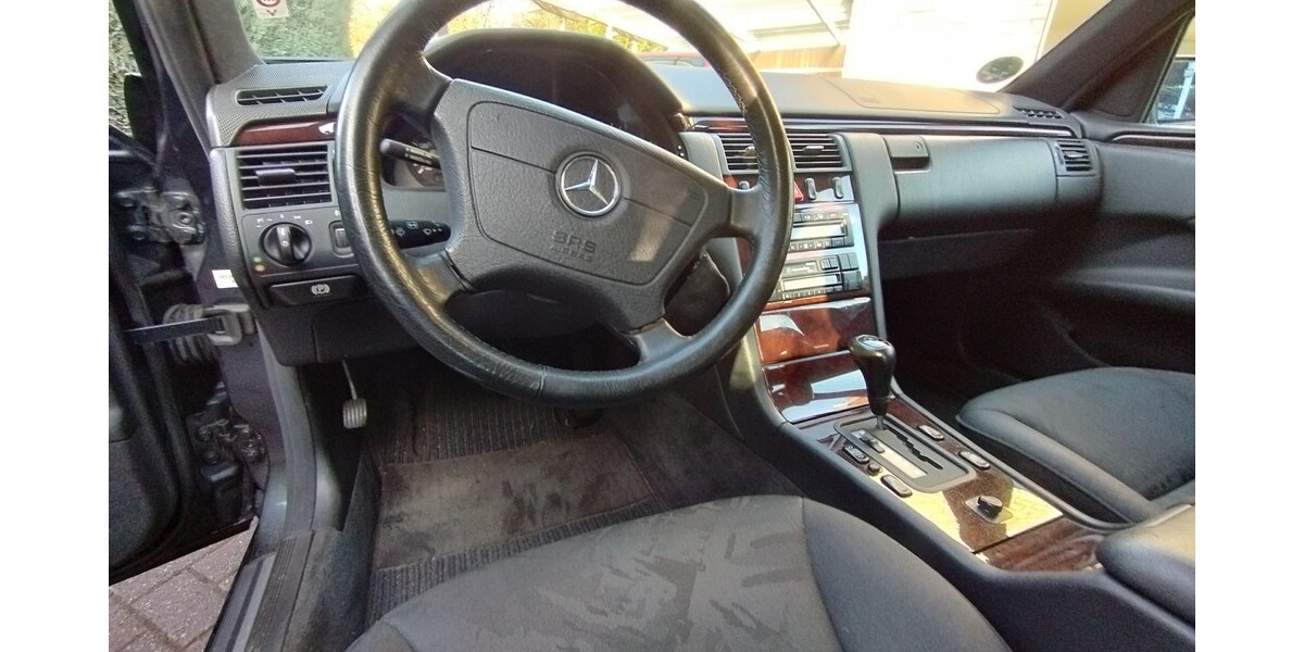 Mercedes-Benz E 230 169.820 km 3.500 &euro; Hamburg 20038