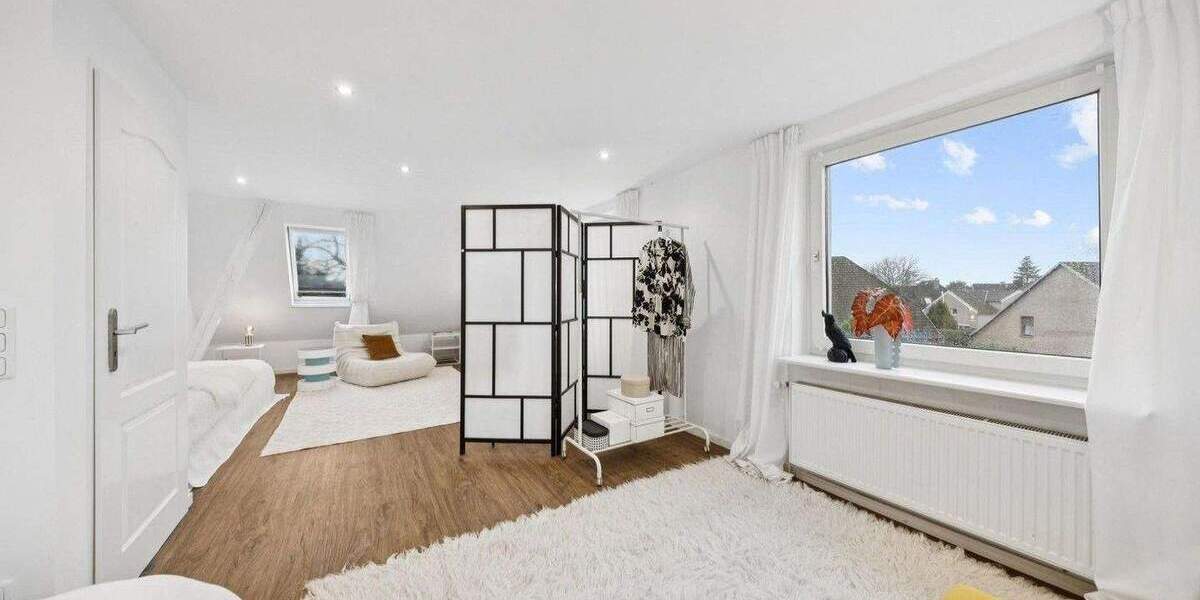 Doppelhaushälfte Pinneberg - 9 Zimmer, 200 m&sup2;, 574.000&euro; | Angebot:25712015