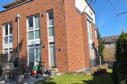 Haus Norderstedt Garstedt - 4 Zimmer, 140 m&sup2;, 2.300&euro; | Angebot:25824480