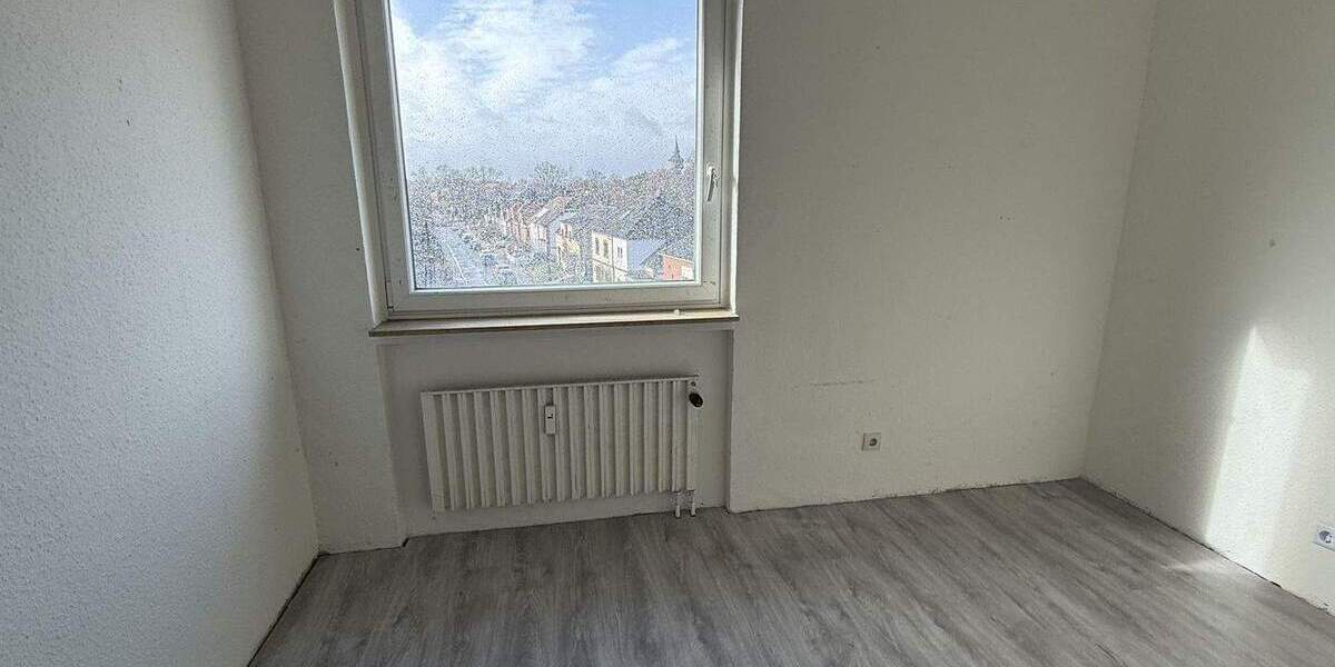 Etagenwohnung Pinneberg - 4 Zimmer, 88 m&sup2;, 199.000&euro; | Angebot:25660526