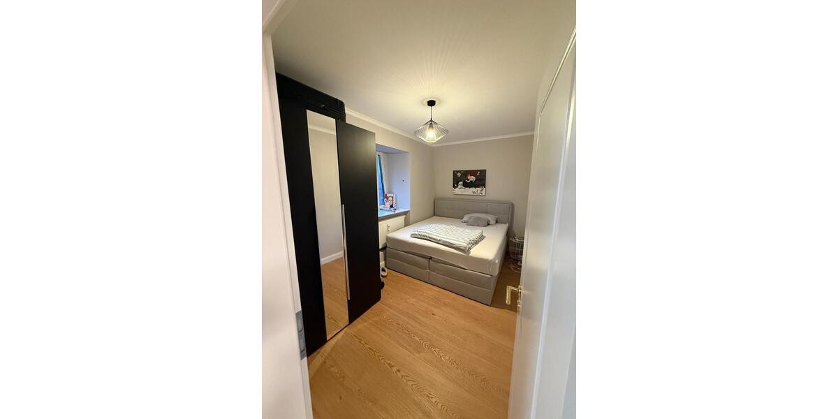 Dachgeschoßwohnung Hamburg Schnelsen - 4 Zimmer, 100 m&sup2;, 2.500&euro; | Angebot:25811791