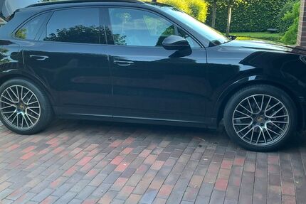 Porsche Cayenne 81.000 km 51.900 &euro; Hamburg 22395
