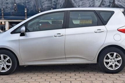 Toyota Verso-S 182.000 km 2.950 &euro; Hamburg 20255