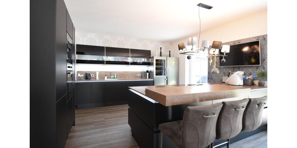 Einfamilienhaus Bad Bramstedt - 10 Zimmer, 370 m&sup2;, 1.150.000&euro; | Angebot:22633648