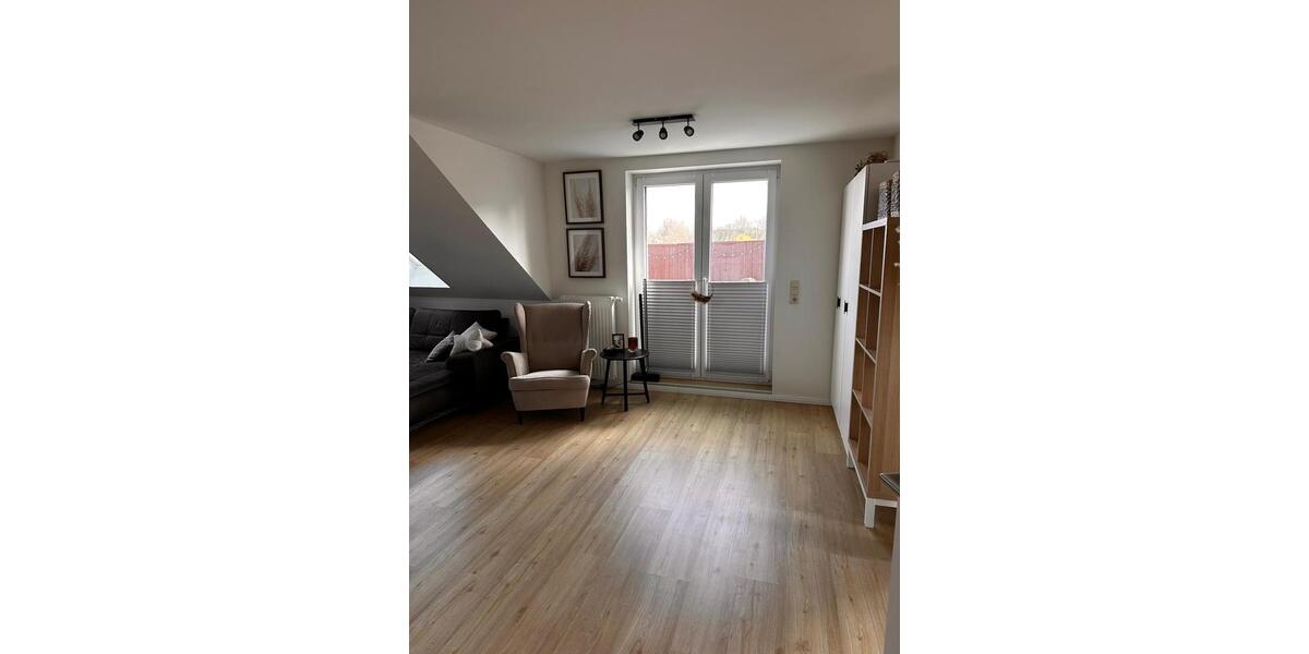 Dachgeschoßwohnung Bad Oldesloe - 2.5 Zimmer, 70 m&sup2;, 980&euro; | Angebot:25993817