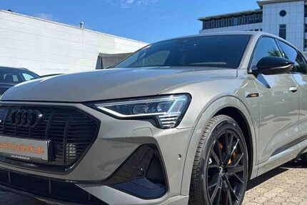 Audi e-tron 33.758 km 35.950 &euro; Hamburg 22047