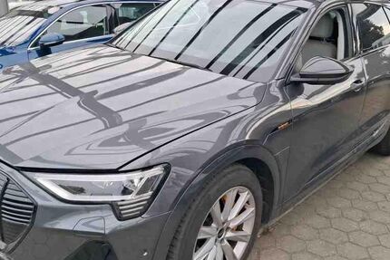 Audi e-tron 96.667 km 32.950 &euro; Hamburg 22047