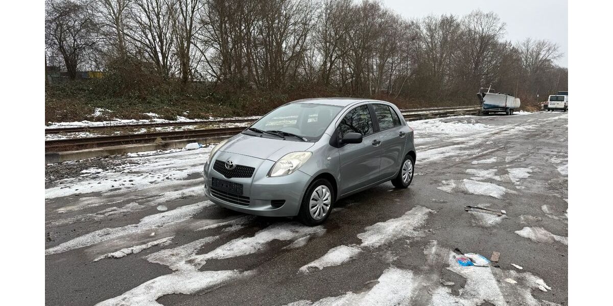 Toyota Yaris 166.542 km 2.700 &euro; HAMBURG 22113