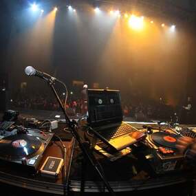 50 JAHRE KNUST: DAS BO & LIVEBAND 29.07.2026 Knust Lattenplatz Open Air