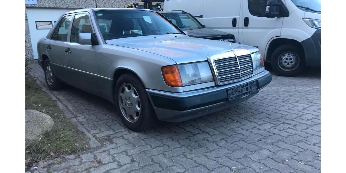 Mercedes-Benz E 300 139.000 km 4.450 &euro; Oststeinbek 22113