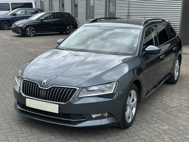 Skoda Superb 233.525 km 9.900 &euro; Hamburg 22043