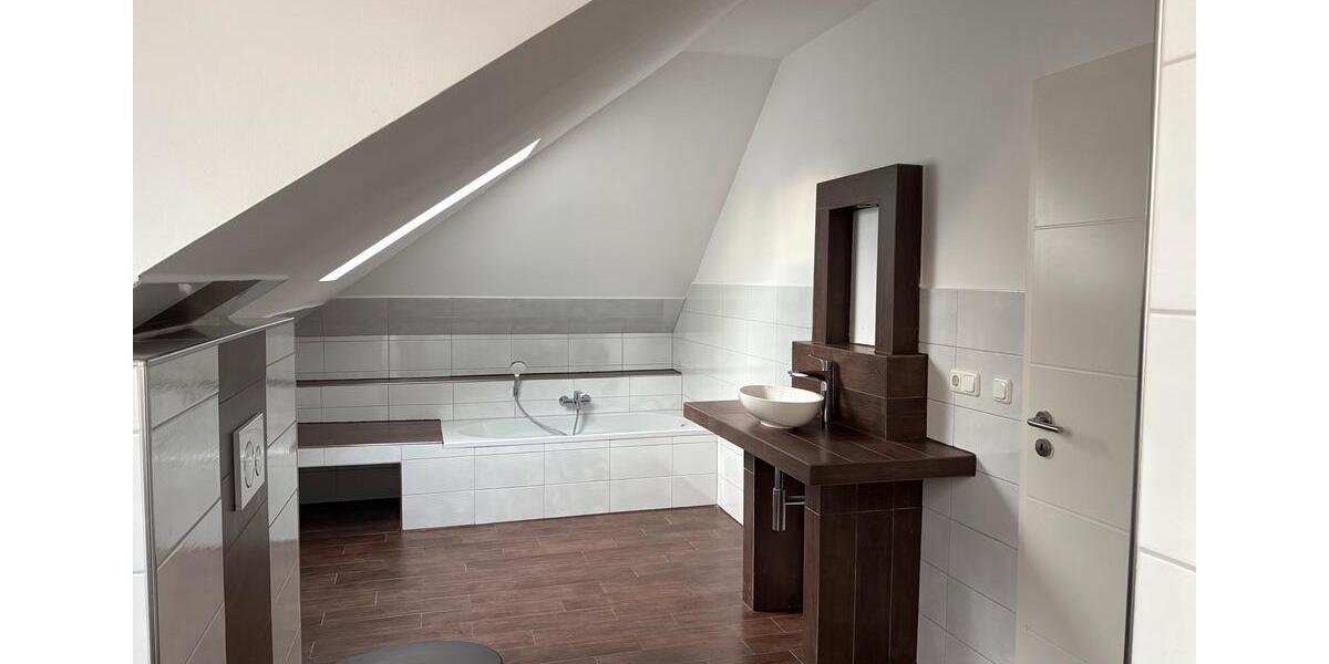 Dachgeschoßwohnung Bargteheide - 4 Zimmer, 130 m&sup2;, 1.600&euro; | Angebot:25874228