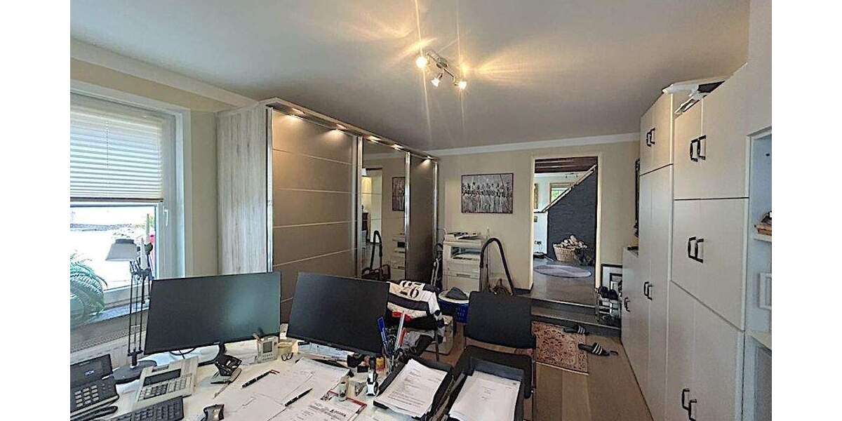 Einfamilienhaus Horst (Holstein) - 7 Zimmer, 216 m&sup2;, 670.000&euro; | Angebot:25726891