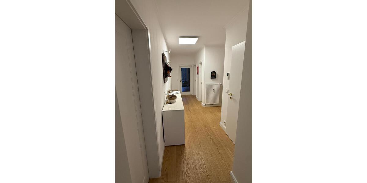 Dachgeschoßwohnung Hamburg Schnelsen - 4 Zimmer, 100 m&sup2;, 2.500&euro; | Angebot:25811791