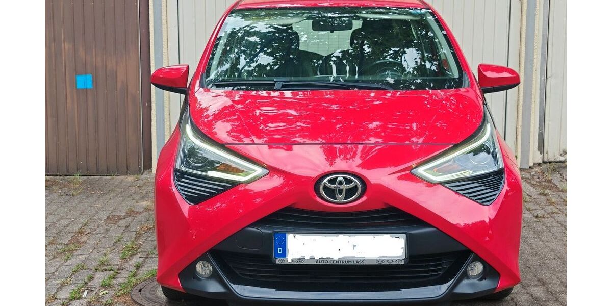 Toyota Aygo (X) 78.900 km 9.700 &euro; Hamburg 22045