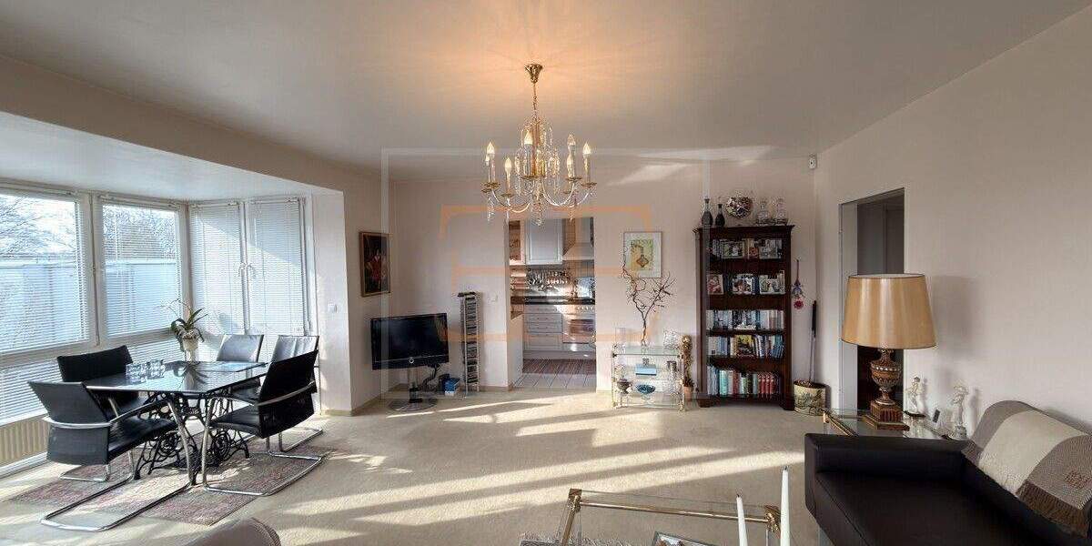 Lichtdurchflutete 2.-Zimmer Wohnung mit großem Balkon und Tiefgaragenstellplatz - Etagenwohnung Hamburg / Lurup Lurup | Angebot:25790655