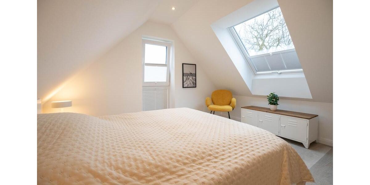 Dachgeschoßwohnung Uetersen - 2 Zimmer, 75 m&sup2;, 2.400&euro; | Angebot:26715463
