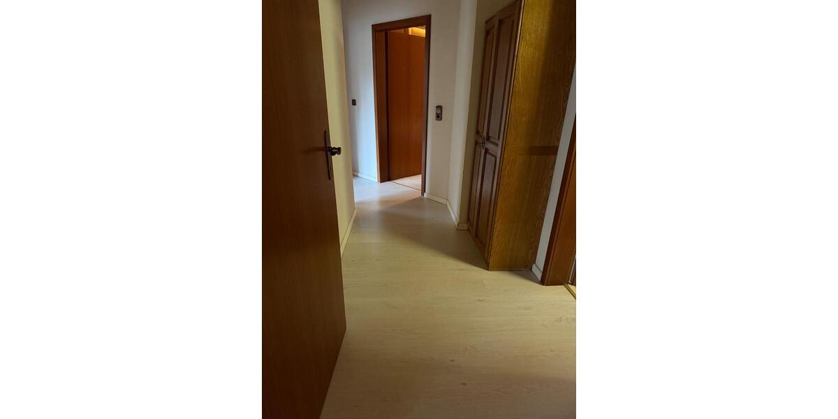 Etagenwohnung Hamburg Harburg - 4 Zimmer, 180 m&sup2;, 1.980&euro; | Angebot:23773026