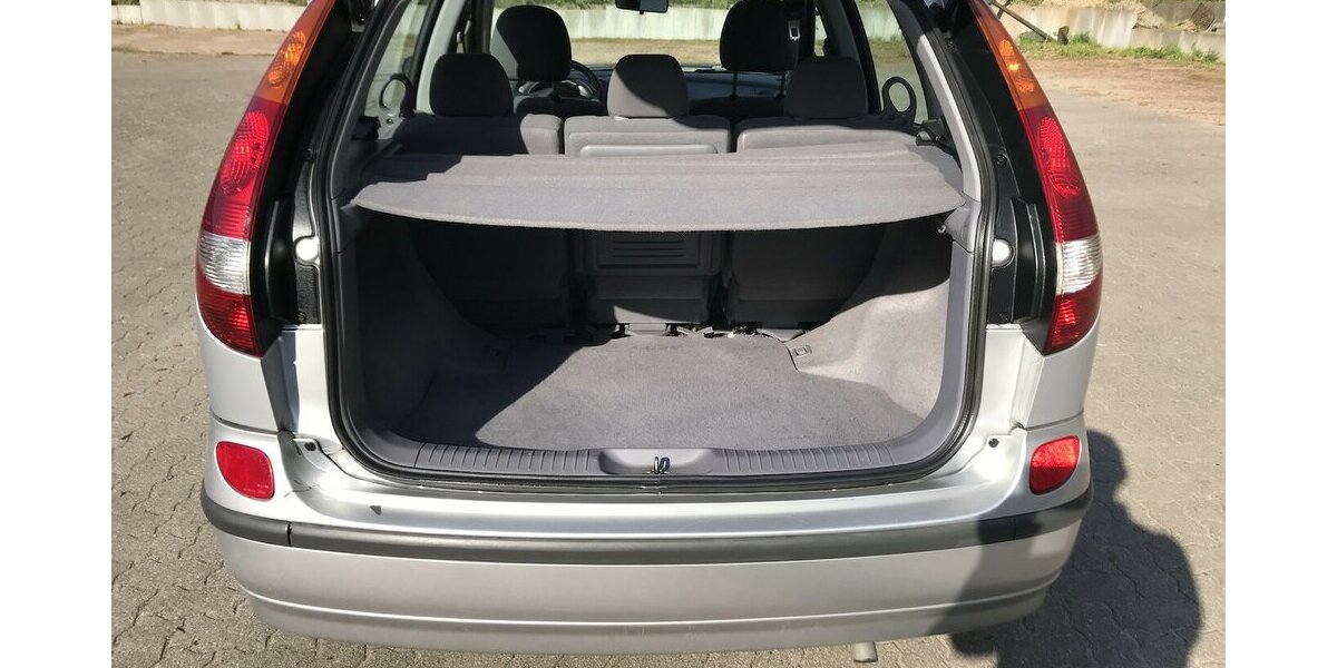 Nissan Almera Tino Luxury 189.500 km 1.999 &euro; Hamburg 22339