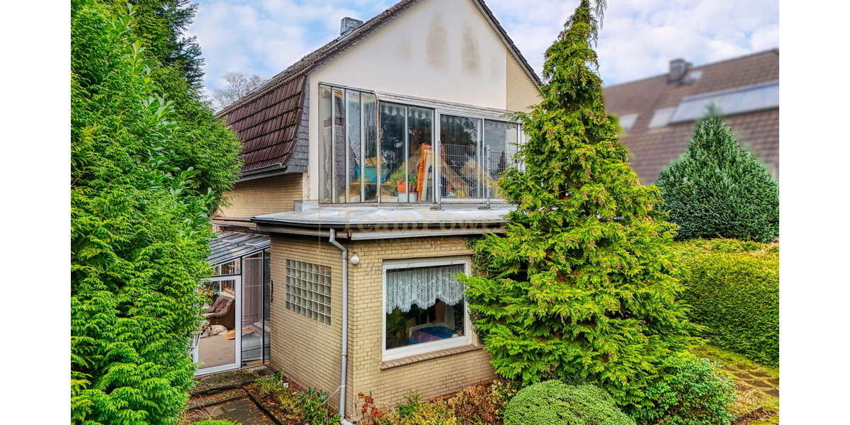 Rarität in Bestlage: Historischer Charme mit 2 Wohneinheiten, Wintergarten und sonnigem Grundstück - Zweifamilienhaus Hamburg Wandsbek | Angebot:25365900