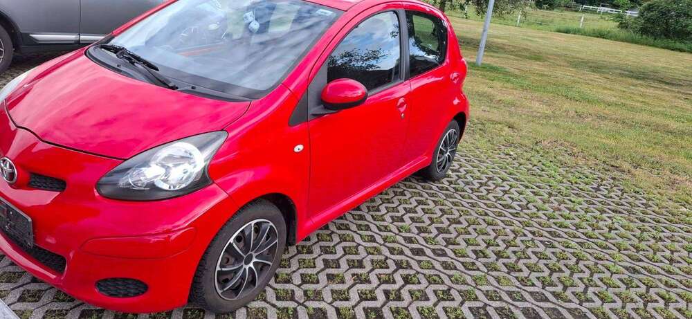 Toyota Aygo 104.440 km 4.000 &euro; Wrist 25563