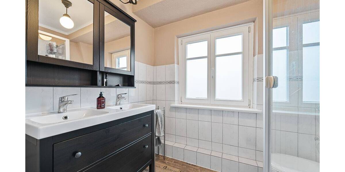 Einfamilienhaus Hamburg Sasel - 9 Zimmer, 216 m&sup2;, 1.250.000&euro; | Angebot:25959226