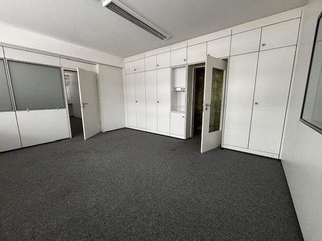 Gewerbeobjekt Ahrensburg - 8 Zimmer, 293 m&sup2;, 3.100&euro; | Angebot:25895547