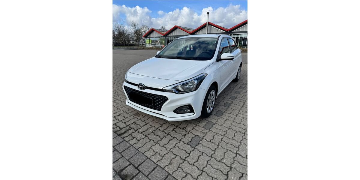 Hyundai i20 70.100 km 9.400 &euro; Hamburg 21033
