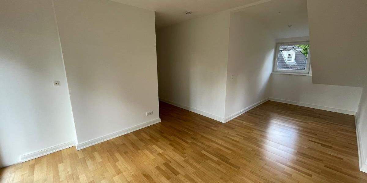 Mehrfamilienhaus, Wohnhaus Hamburg Volksdorf - 7 Zimmer, 247 m&sup2;, 2.890&euro; | Angebot:25879704