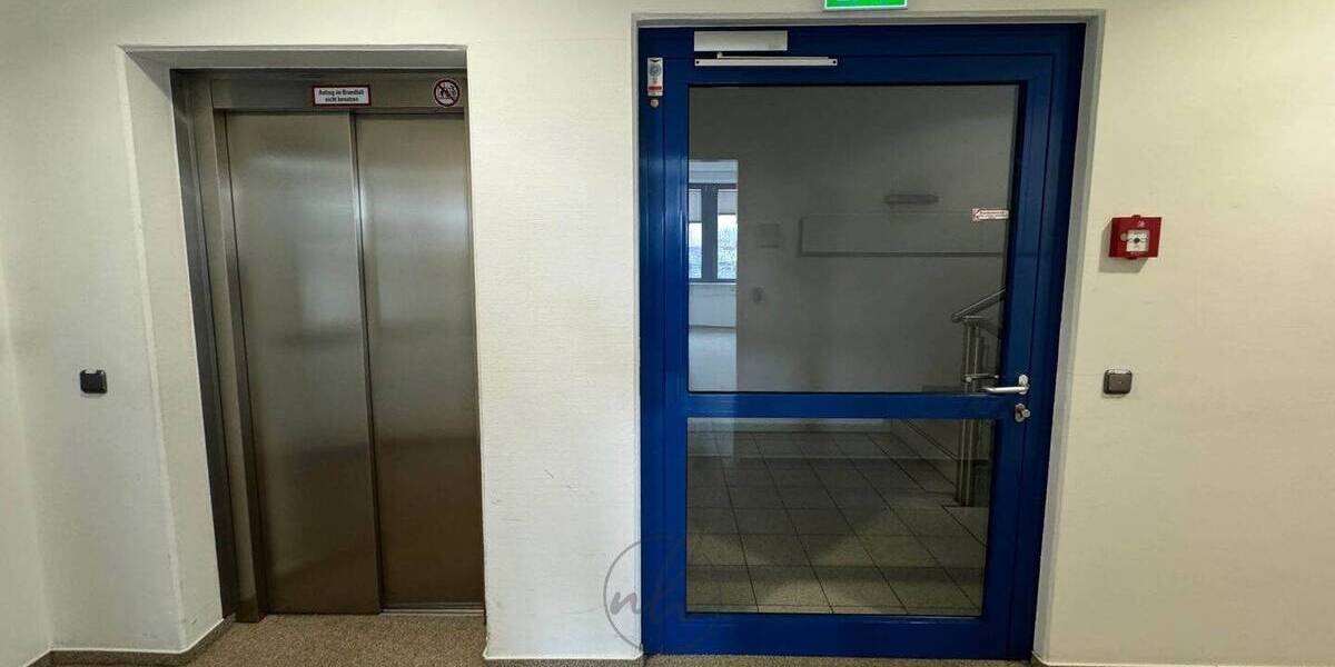 Gewerbeobjekt Hamburg Rahlstedt - 2 Zimmer, 100 m&sup2;, 1.300&euro; | Angebot:26825758