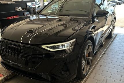 Audi e-tron 45.067 km 33.990 &euro; Hamburg 22047