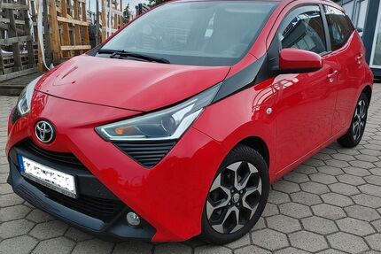 Toyota Aygo (X) 81.600 km 8.200 &euro; Hamburg 22045