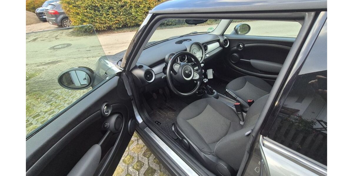 Mini Cooper 94.400 km 6.250 &euro; Bönningstedt 25474