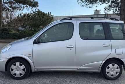 Toyota Yaris 134.257 km 2.999 &euro; Barsbüttel 22885