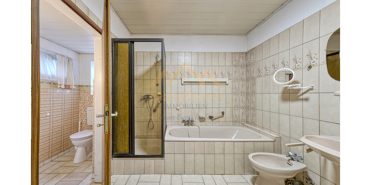 Rarität in Bestlage: Historischer Charme mit 2 Wohneinheiten, Wintergarten und sonnigem Grundstück - Zweifamilienhaus Hamburg Wandsbek | Angebot:25365900